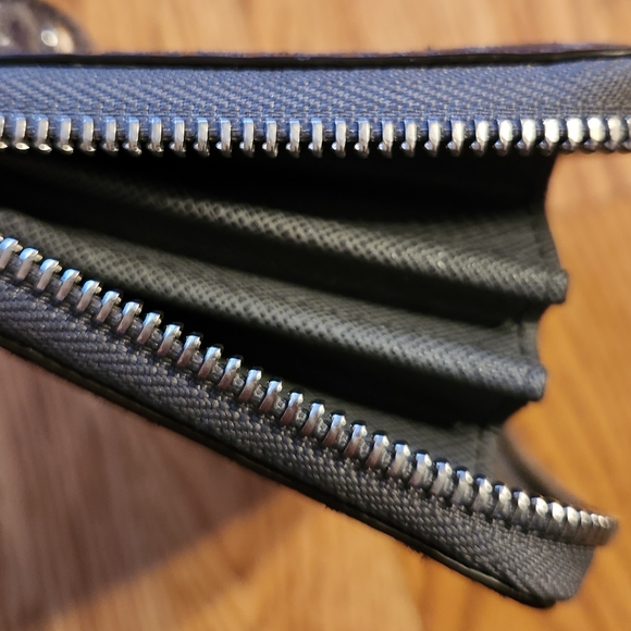 Michael Kors Grey Snakeskin Wristlet Wallet/cell phone carrier - Picture 10 of 12